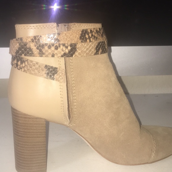 Zara Shoes - Worn once suede stacked ZARA booties